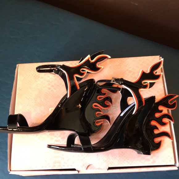 Light Em Up! Black Flame Wedges. - Picture 5 of 7